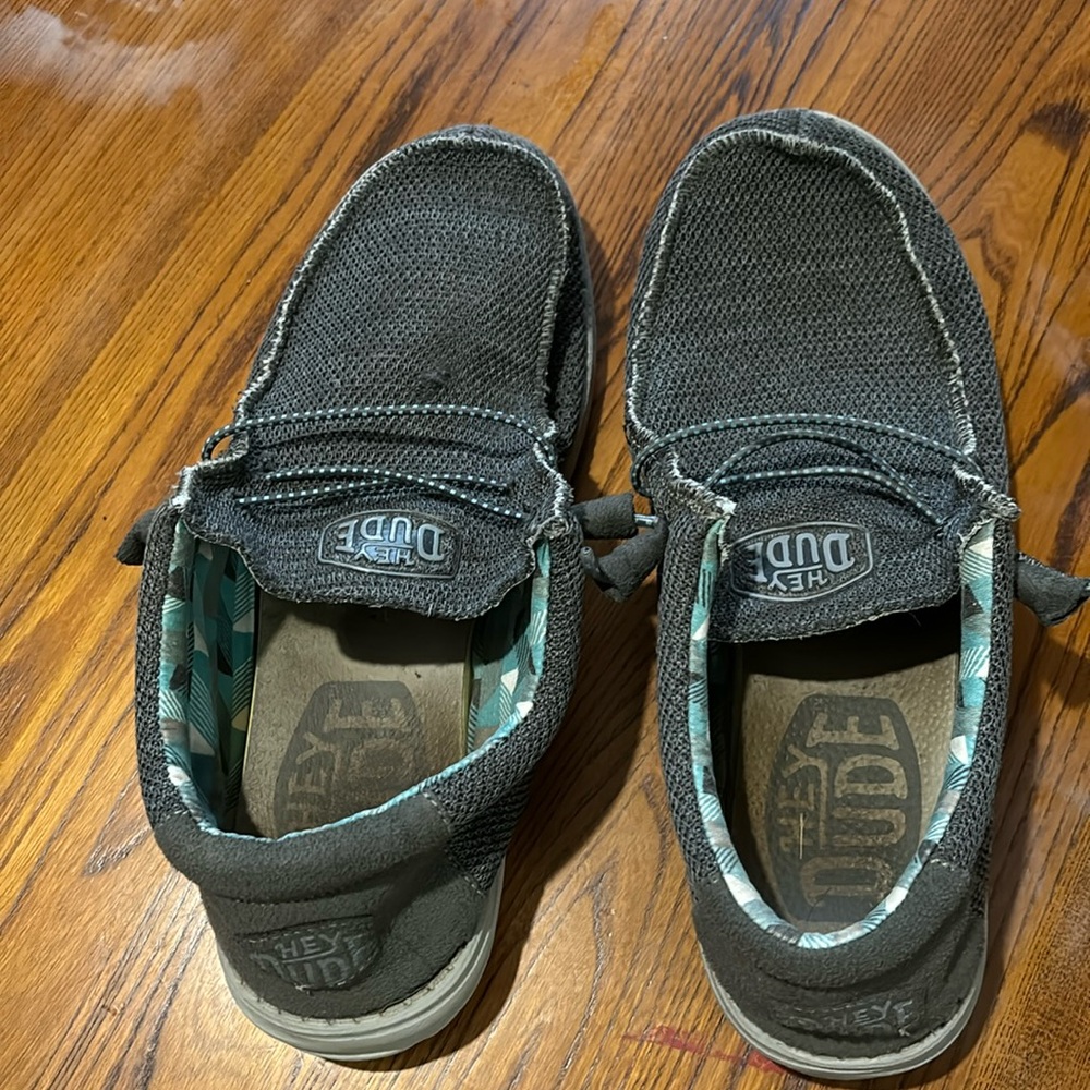 Men’s size 10. Hey Dudes